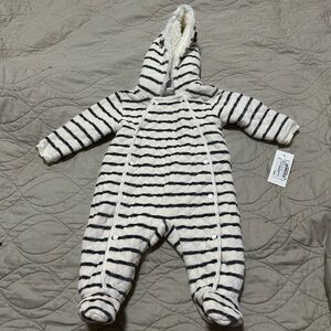 NORDSTROM size 9 MONTH NWT cold weather footed onesie